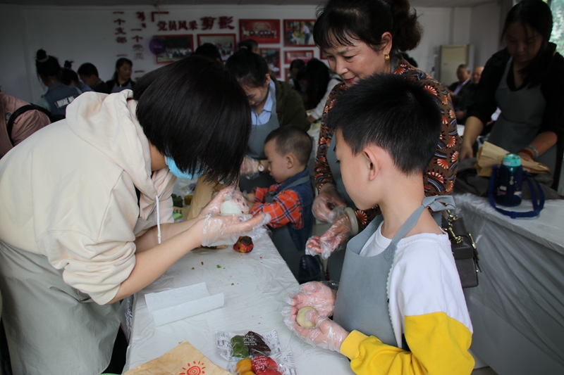 中秋|江津区几江街道桥南社区举行“情暖中秋·为爱出发” DIY主题活动