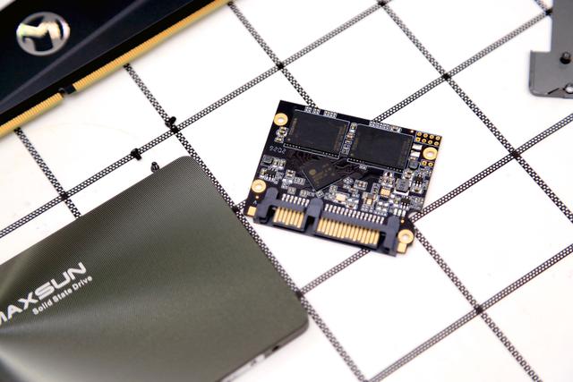 固态|又一次小机箱的装机,这次来聊聊存储如何选