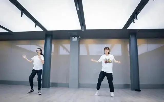 栩嘉|原创张子枫夏梦周奇焉栩嘉……这个班还有哪些明星？