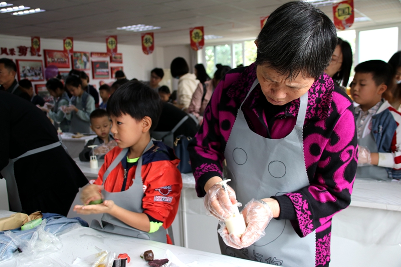 中秋|江津区几江街道桥南社区举行“情暖中秋·为爱出发” DIY主题活动