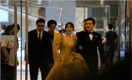 易烊|百花奖闭幕：周冬雨易烊千玺避嫌，佟丽娅发福，杨紫罕见性感