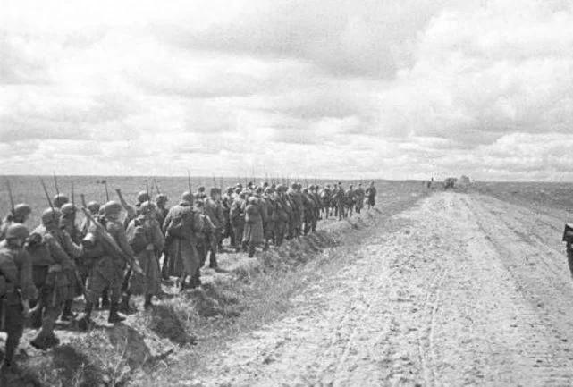 啥是无产阶级革命 b461f47e0b9d4269b71a6179c9eaca94.jpeg