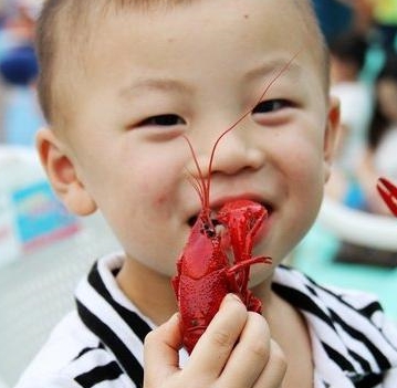 孩子|这3种食物也要少吃，比零食还垃圾！容易积食还长不高孩子再馋