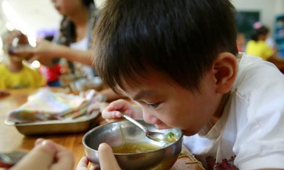 孩子|这3种食物也要少吃，比零食还垃圾！容易积食还长不高孩子再馋