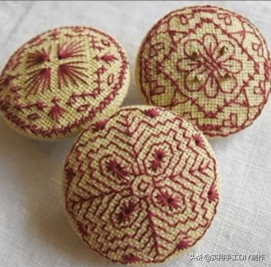 刺绣|「刺绣作品」100个迷人时尚的刺绣纽扣，装饰衣物美美的
