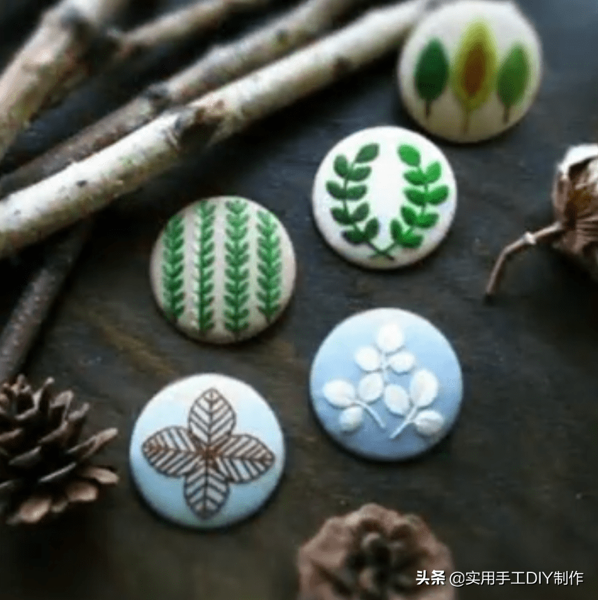 刺绣|「刺绣作品」100个迷人时尚的刺绣纽扣，装饰衣物美美的