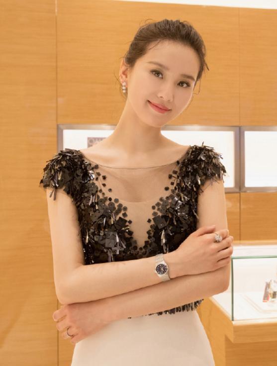 天鹅|刘诗诗旧照公开,一袭长裙秀“天鹅颈”,强大气质谁比得过?