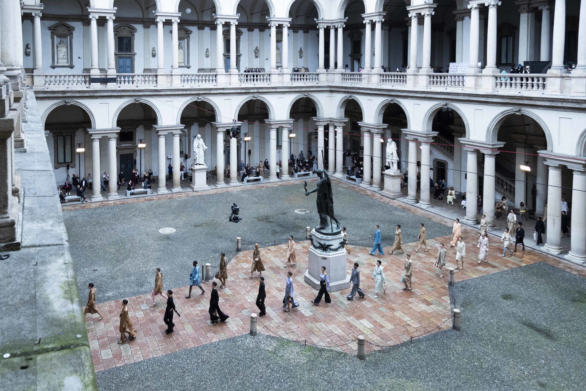 Max|2021春夏时装周：复苏文艺复兴美学，Max Mara 结合都会与复古的女力精神