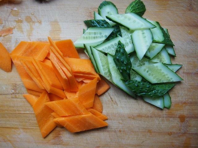 胡萝卜怎么切菱形 8c2a31623ade418c85715d2ecce8d055.jpeg