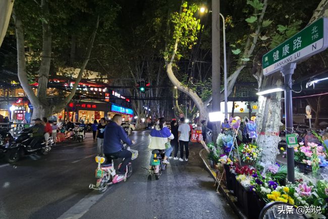 郑州健康路夜市变得整洁,有序 网友:被管的不健康了