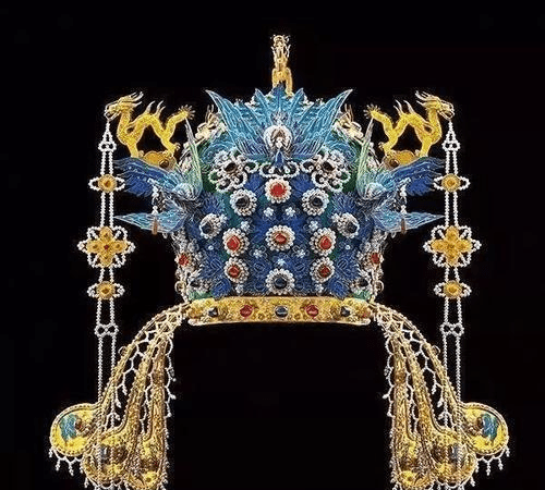 原创每个朝代皇后凤冠都不同,有的皇后戴的"凤冠"上还有龙呢!