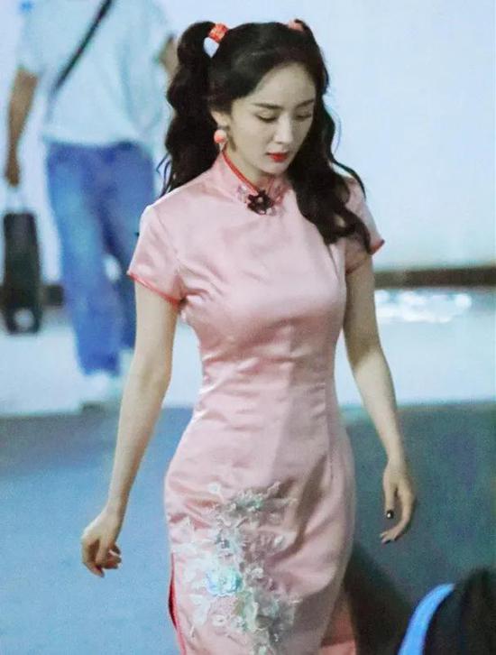 赵露思|发量王者赵露思的减龄搭配你也可以学