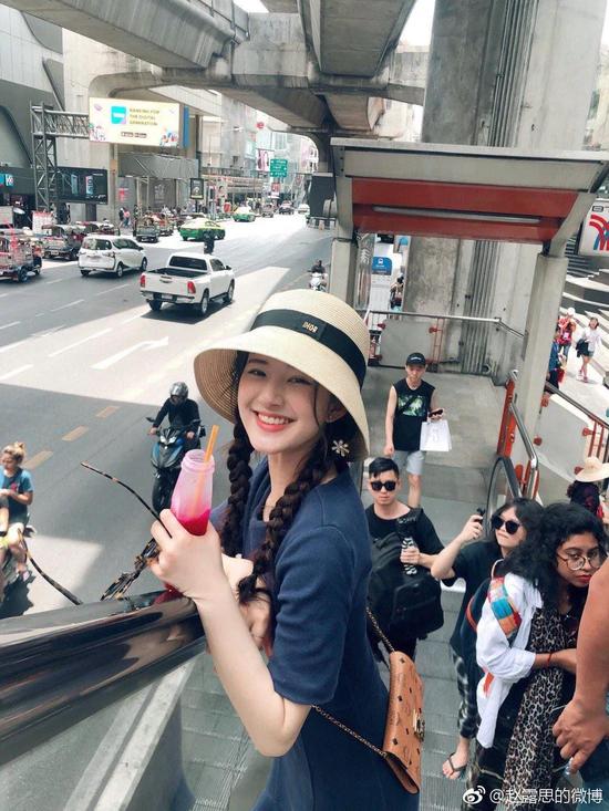 赵露思|发量王者赵露思的减龄搭配你也可以学