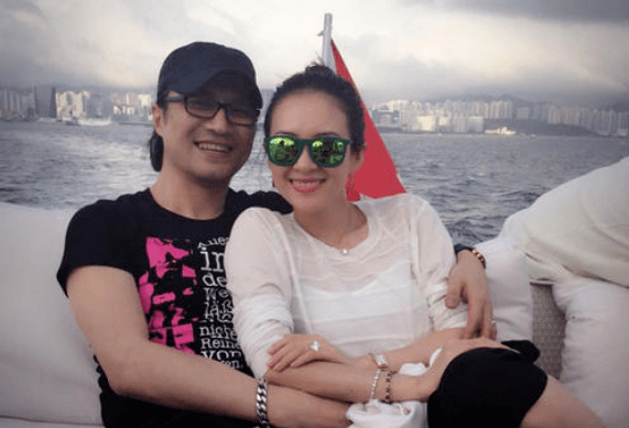 大佬聚餐！奶茶妹小鸟依人，章子怡气场依旧，