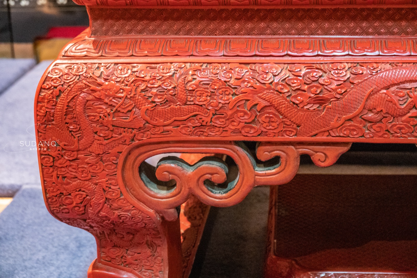 剔红|流落民间的宫廷御用之物:清乾隆剔红大宝座,专家估价3600万