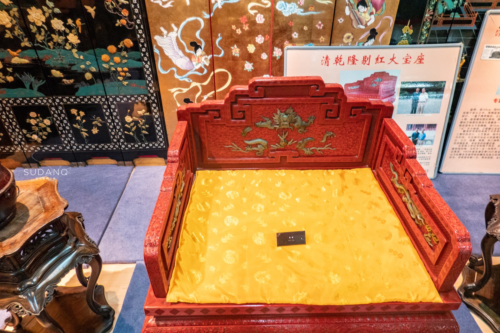 剔红|流落民间的宫廷御用之物:清乾隆剔红大宝座,专家估价3600万