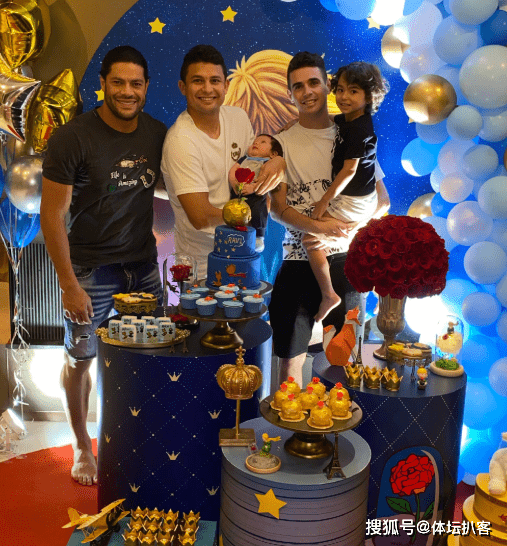 国足|原创艾克森儿子中文名曝光！国足中场后继有人，奥斯卡日裔妻子抢镜