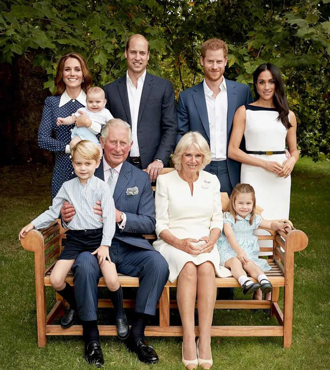 马甲|凯特王妃今年首次穿秋装，披上不丹之行旧马甲，1尺7细腰没变化