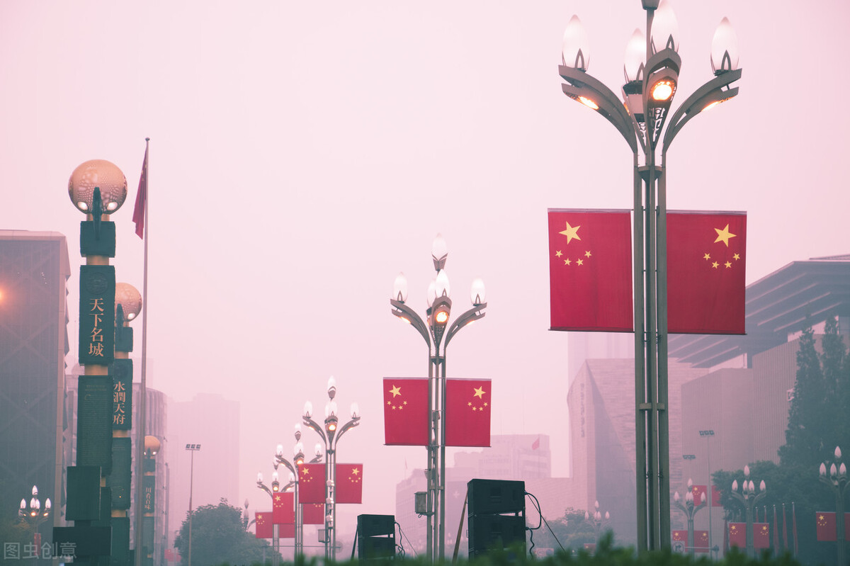 晨览作文|关于国庆的好词好句请查收!十一写作必备素材大合集‘乐竟体育登录’(图2)
晨览作文|关于国庆的好词好句请查收!十一写作必备素材大合集‘乐竟体育登录’(图2)