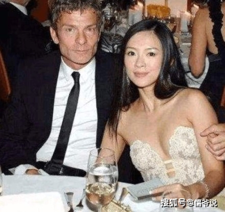章子怡晒一家五口全家福,首次曝光的儿子正面