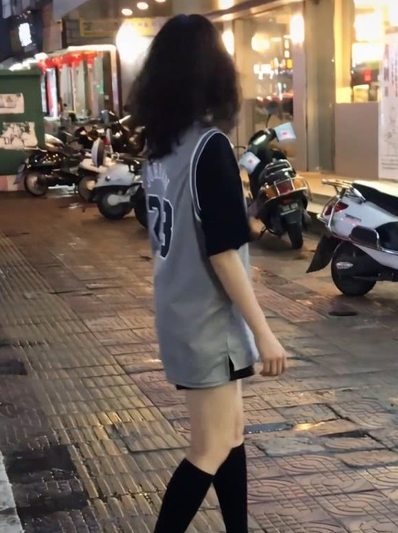 篮球服怎么搭裙子_篮球服配什么裙子