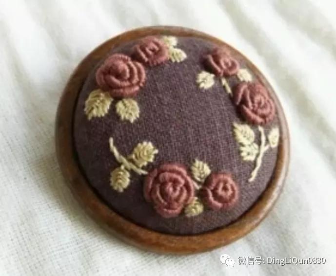 手绣|「刺绣作品」50款时尚的手绣布料纽扣，也许用的到！