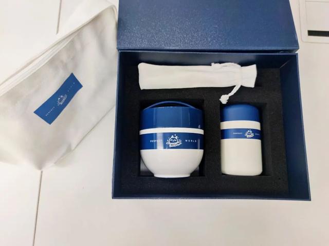 礼盒|开箱大赏，这届互联网月饼行不行？