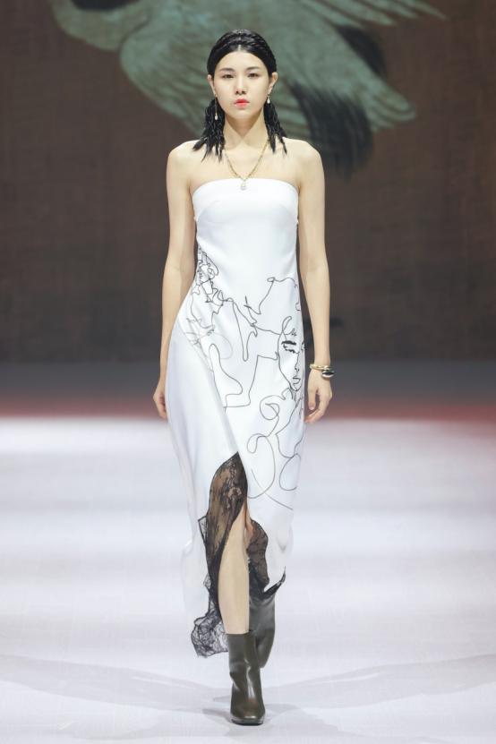 谭松韵|李荣浩、李宇春、谭松韵亮相百丽国际时尚欢聚盛典,秋冬新品惊艳众人!