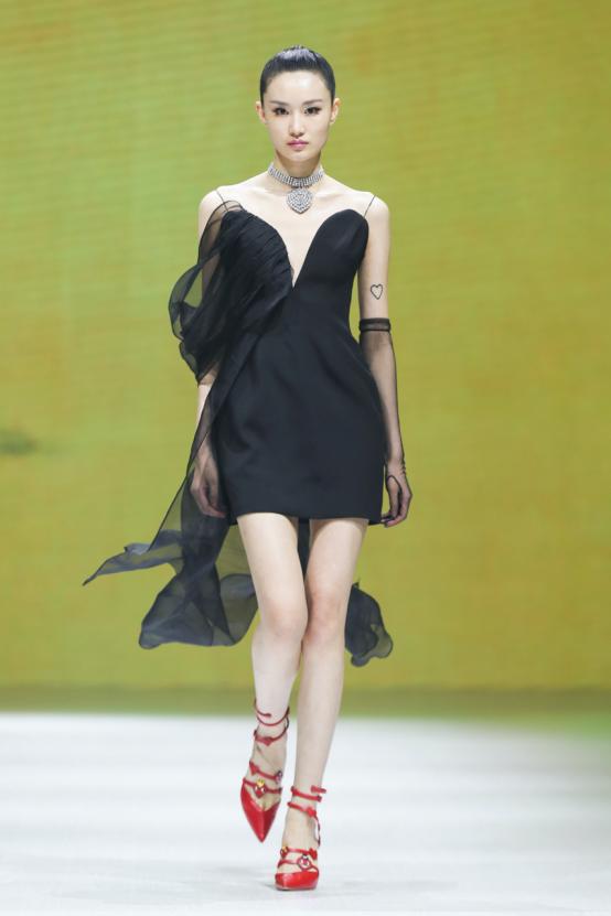 谭松韵|李荣浩、李宇春、谭松韵亮相百丽国际时尚欢聚盛典,秋冬新品惊艳众人!