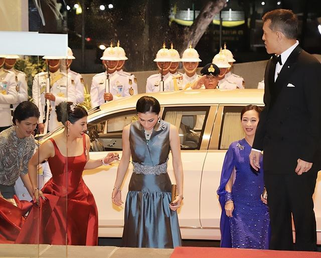 小公主|泰王小公主获博士学位！人美还是大学霸，诗琳通公主亲自颁发证书