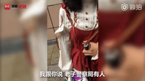 top|lo圈迷惑行为大赏，公车上蹦迪、冲上b站掉粉榜top的土味名媛一个比一个虎！