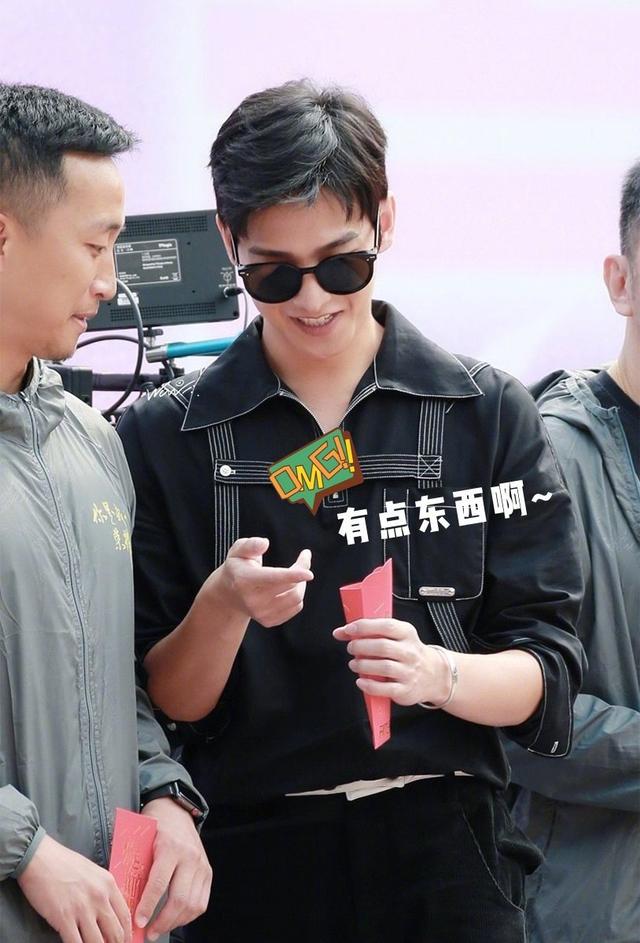 迪丽热巴|原创《你是我的荣耀》路透曝光，杨洋热巴青春洋溢，穿校服无违和感