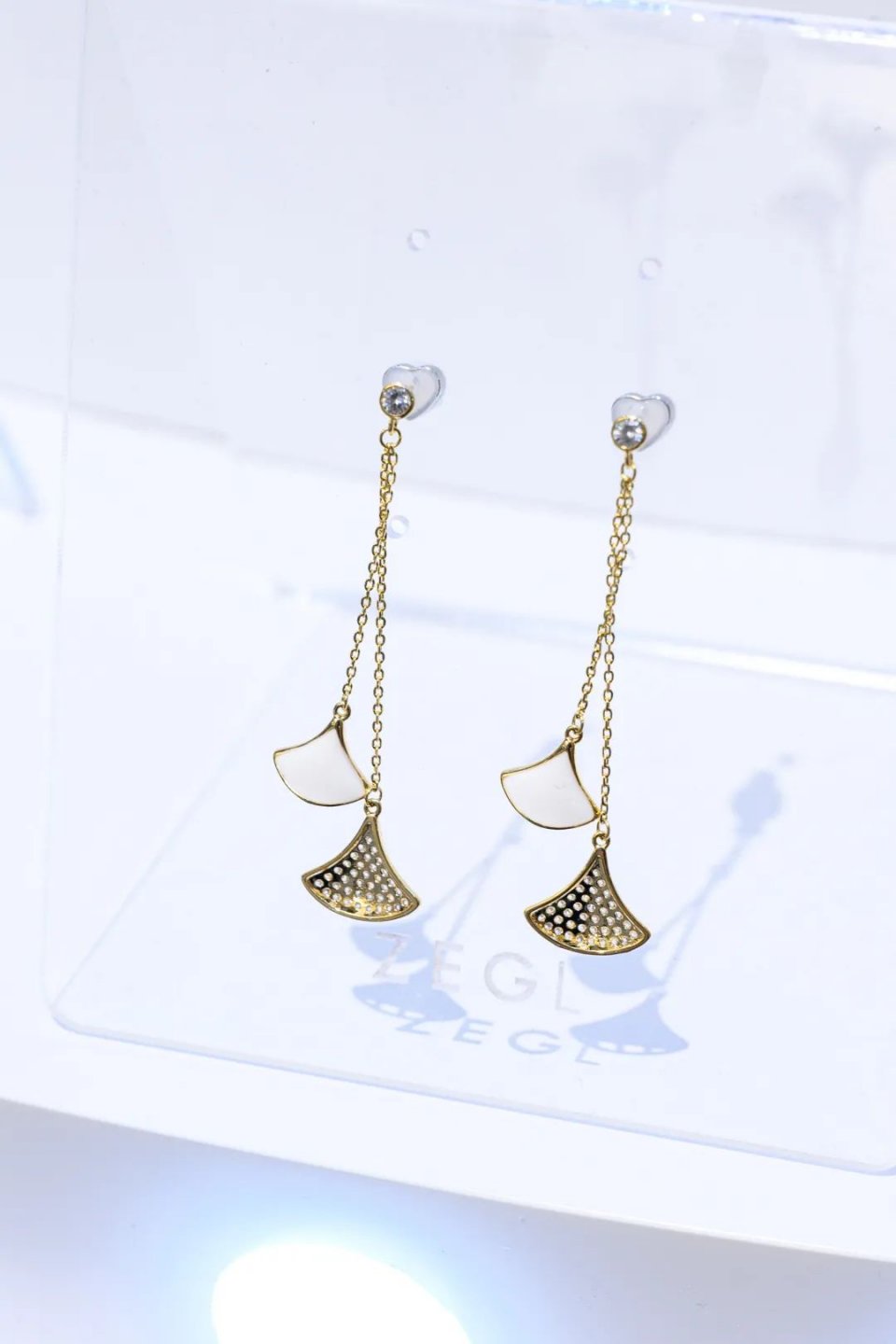 连明星|ZEGL线下体验店！超20000+配饰任挑任试，百元内轻松Get！