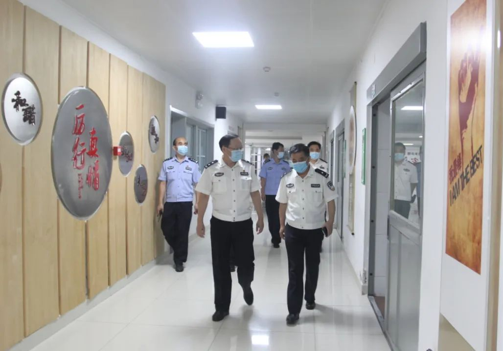 济南监狱监狱长卜海晶深入一线慰问节日执勤干警