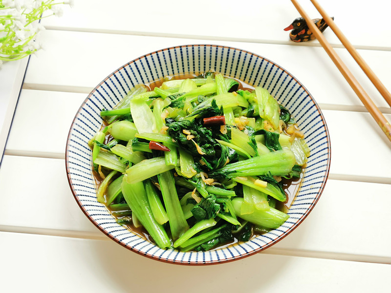 原创油菜别再清炒了加些虾皮炒鲜嫩好吃比肉菜还受欢迎次次光盘
