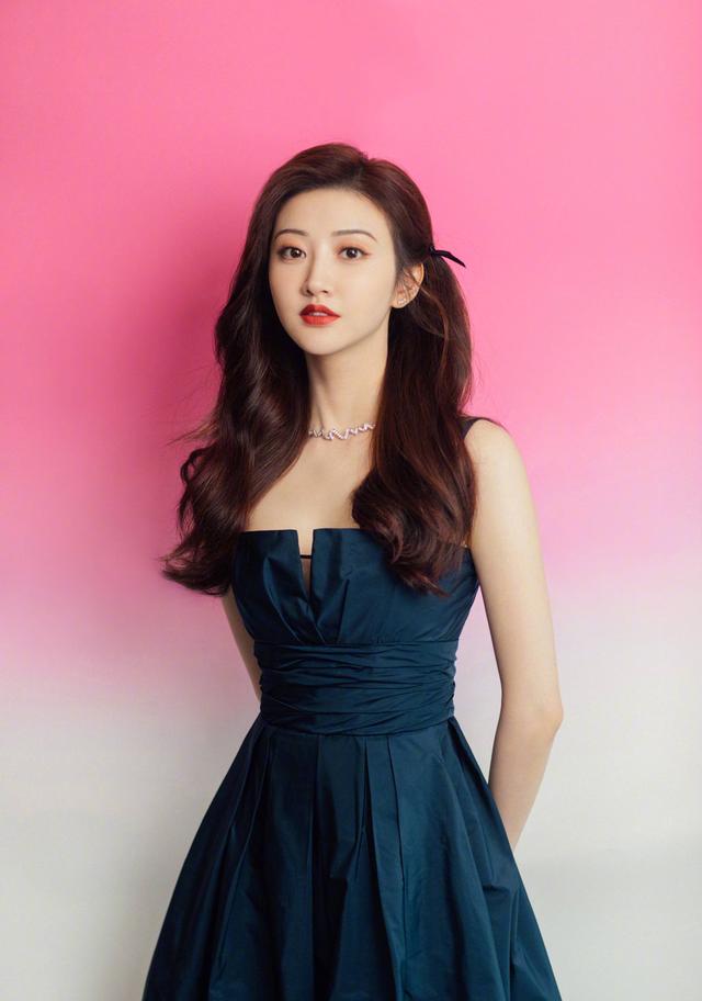 资源|原创她是公认的白富美，资源曾让人眼红，如今却连番位也不保了