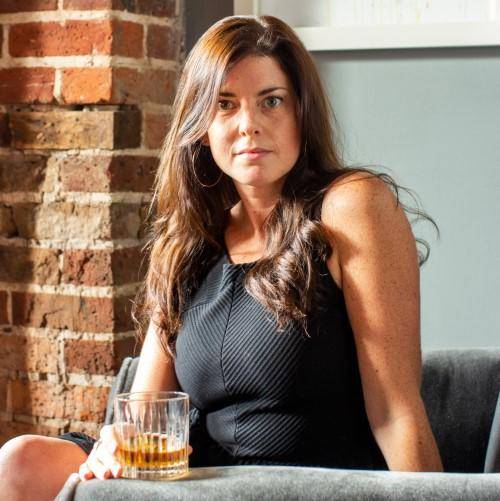 吉姆·默里|威士忌圣经惹争议，是物化女性，打压言论自由还是女性话题营销？