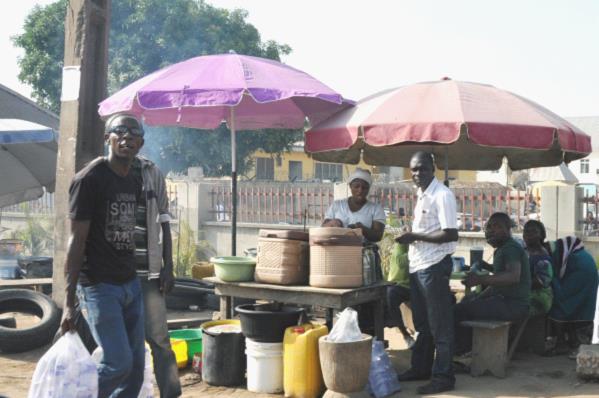 【火狐电竞官方网站】一个没有旅游风景的国家 但街道上充满了风景(第七个随行的尼日利亚)(图7)