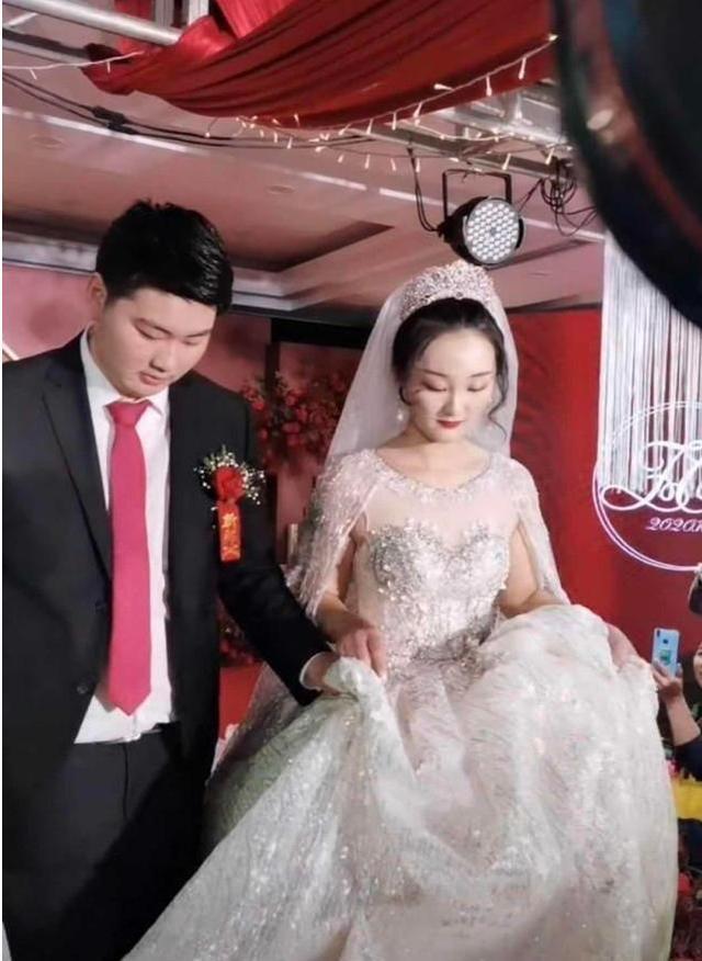 朱之文准儿媳真美!4套婚服一套比一套惊艳,同框星二代