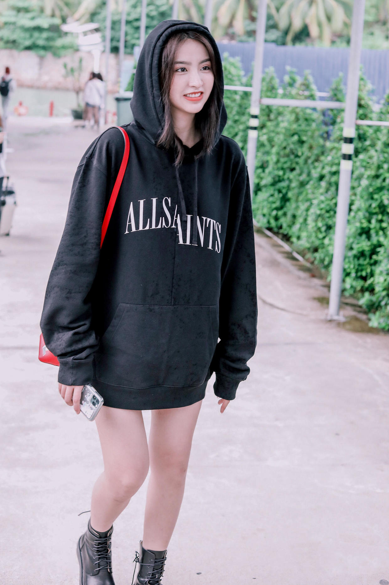 橘色卫衣怎么搭配下身 8a29d7b370e745dfb6ec5437a072544c.jpeg