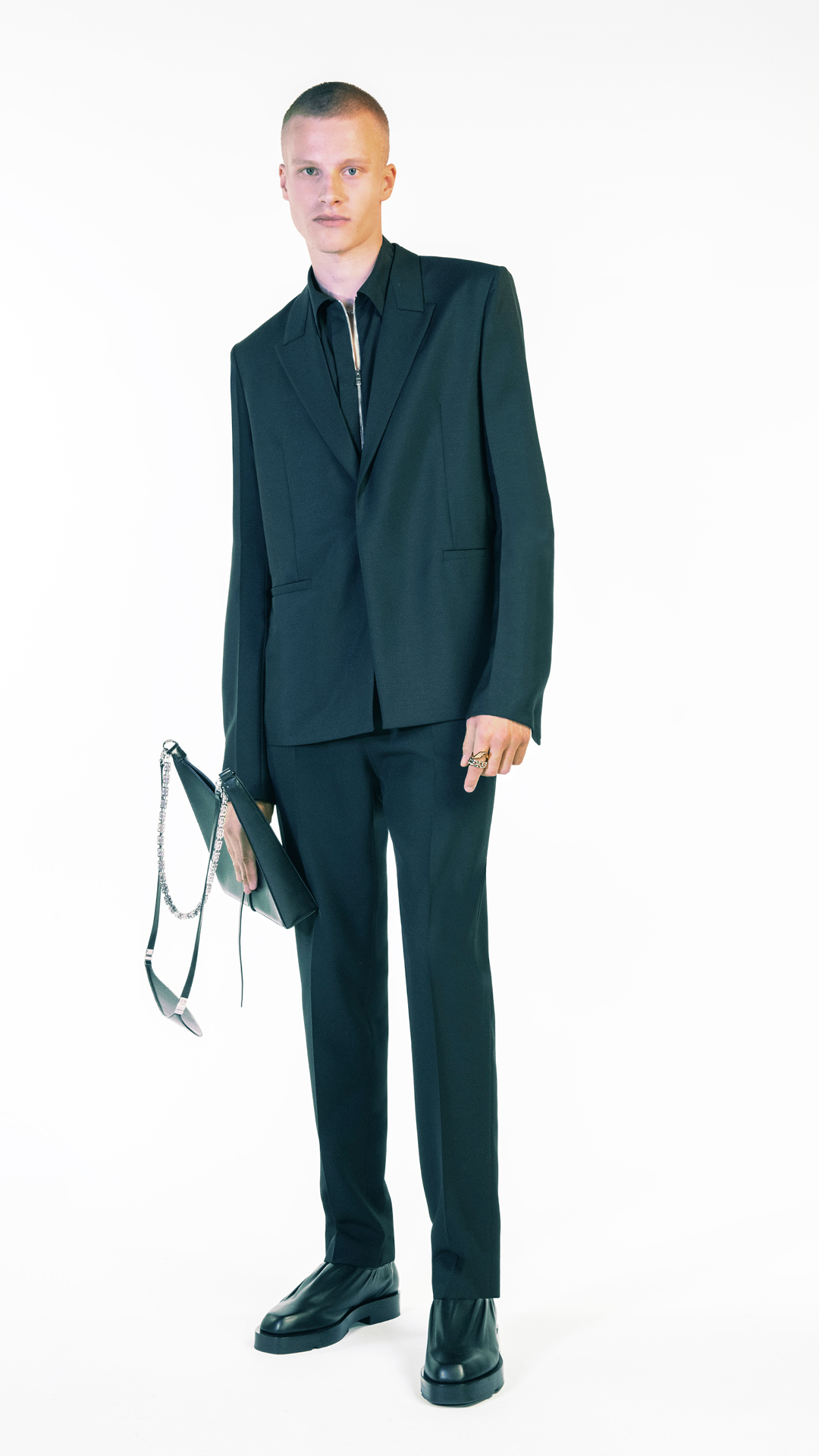 消息资讯|纪梵希全新发布2021春夏男女装成衣系列