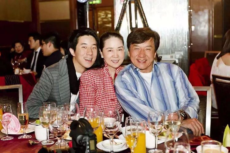 林凤娇30年前长啥样?没有修图的年代,甩吴绮莉几条街!