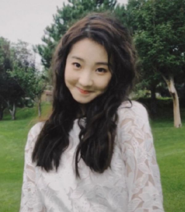 网络|张艺凡“下车照”疯传网络,看她离开精修后的腿,能叫人看自闭