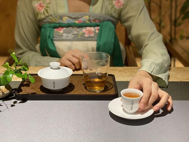 如何倒茶最好喝 86ace08a07f147708838d23bc4f52c20.jpeg