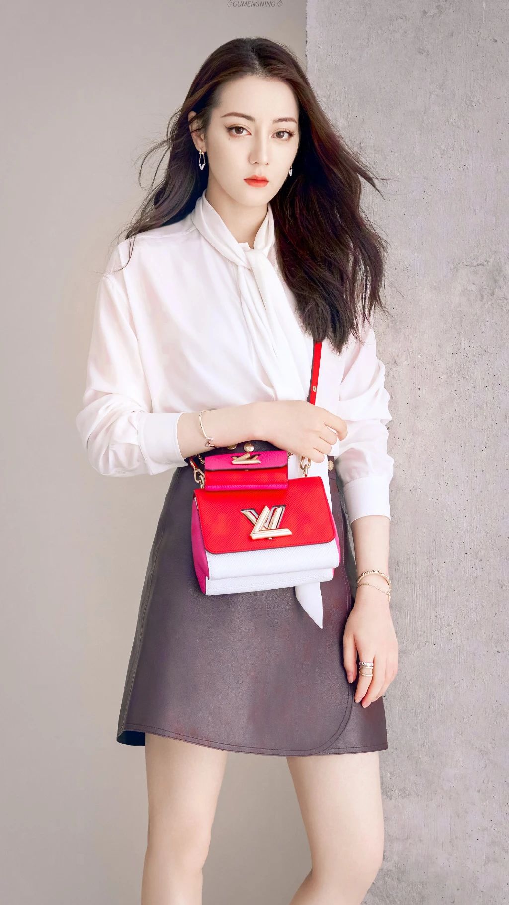 爱丽丝|迪丽热巴壁纸：清淡之中自有一种高雅的气质，颇具民国女子的风韵