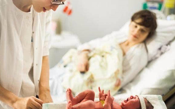 孕晚期 孕妇有四种“感受” 可能是孕妇想进入“分娩”