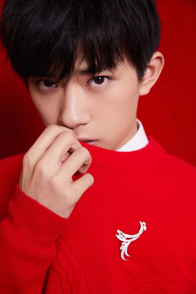 易烊千玺爸爸是做什么 2ef4ee5b97474dc880f59f36b12d5f1b.jpeg