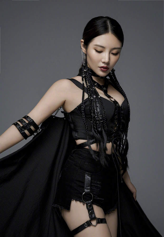 特工|徐冬冬凹“特工造型”翻车，五花大绑秀身材，却勒出一身赘肉