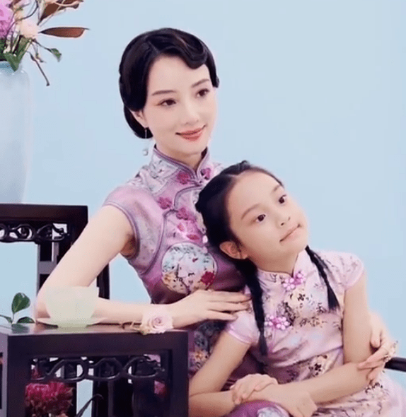 旗袍小女孩 d872125a862047a4a3e4f79b0c6155fb.png