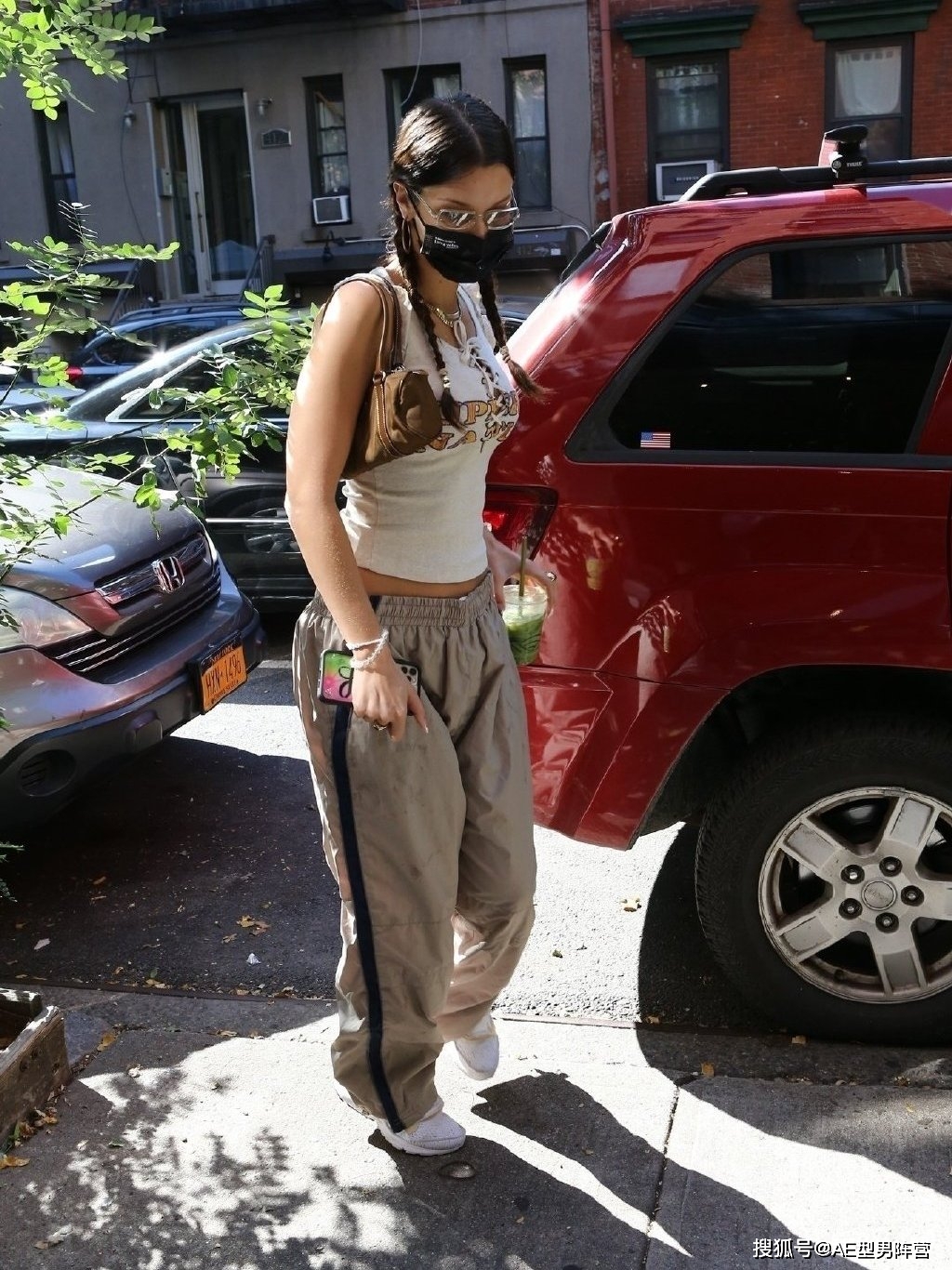 cm|24岁贝拉·哈迪德出街照！身高174cm的超模，这身材太让人惊艳啦